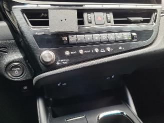 Lexus ES 300h Hybrid 160-KW Automaat picture 24
