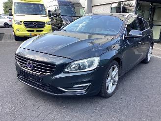 Damaged car Volvo V-60 2.4 Plug in Hybrid 2013/7