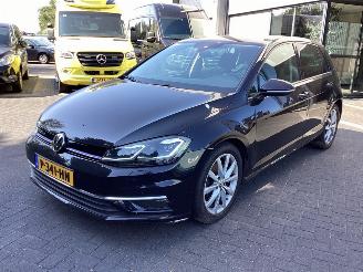 Schadeauto Volkswagen Golf 1.5 TSI Highline 2018/10