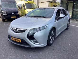 damaged passenger cars Opel Ampera 1.4 2013/1