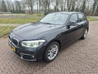 Voiture accidenté BMW 1-serie 118 I EXECUTIVE 2019/2