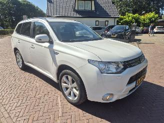 Unfallwagen Mitsubishi Outlander 2.0 PHEV INSTYLE+ 2014/4