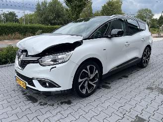 uszkodzony samochody osobowe Renault Grand-scenic 1.3 TCe Bose Automaat 2018/2