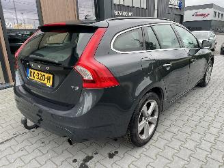 Volvo V-60 T3  Automaat  Navi Camera PDC picture 3