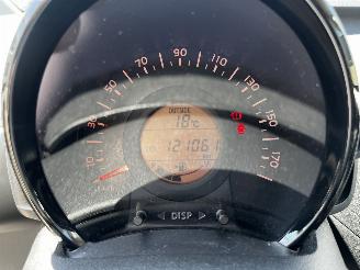 Peugeot 108 1.0 e-VTI AIRCO / 5 DEURS picture 11