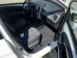 Peugeot 108 1.0 e-VTI AIRCO / 5 DEURS picture 8