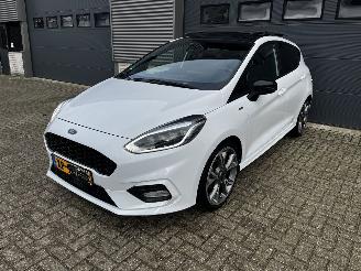 uszkodzony samochody osobowe Ford Fiesta 1.0 ST-LINE PANODAK / CRUISE / NAVI / 125PK 2019/2
