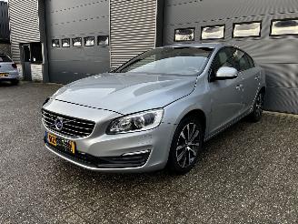 Voiture accidenté Volvo S-60 1.5 T3 AUTOMAAT / NAVI / CRUISE / LEER / PDC 2018/3