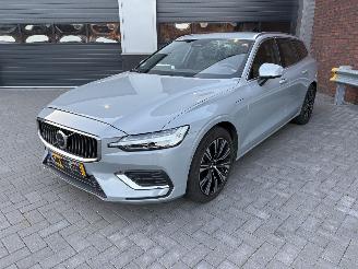 Unfallwagen Volvo V-60 2.0 T6 Plug-in Hybrid AWD Plus Bright 2024/10