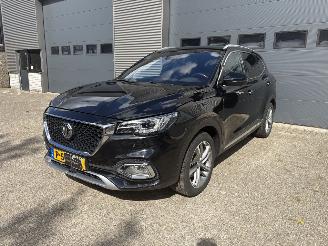 Schadeauto MG EHS 1.5 TGDI PLUG IN / LEER / PANO / CRUISE / CAMERA 2022/5