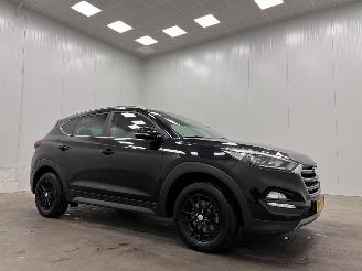 damaged passenger cars Hyundai Tucson 1.6 GDi Comfort Navi Clima 2016/8