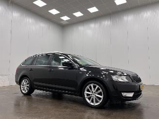 krockskadad bil auto Skoda Octavia Combi 1.6 TDI Greentech JOY Navi Clima 2016/7