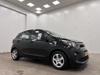 Vaurioauto  passenger cars Kia Picanto 1.0 CVVT ComfortLine 5-drs Airco 2017/4