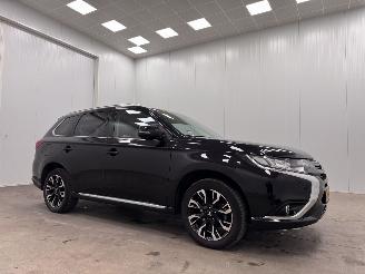 damaged passenger cars Mitsubishi Outlander 2.0 PHEV 4WD Instyle Navi Clima 2015/12