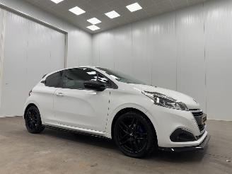 Vaurioauto  passenger cars Peugeot 208 1.0 PureTech Access Airco 2015/8