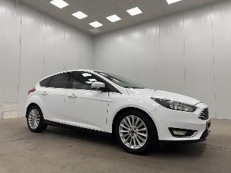 krockskadad bil auto Ford Focus 1.0 Titamium 5-drs Navi Clima 2016/10