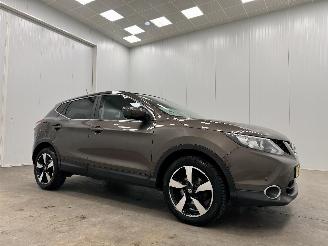 damaged passenger cars Nissan Qashqai 1.2 Autom. N-Vision Navi Clima 2017/3
