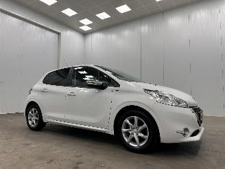 Unfallwagen Peugeot 208 1.2 PureTech Style Pack Navi Airco 2015/6