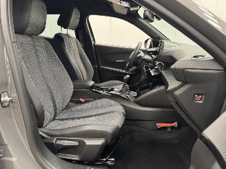 Peugeot 2008 1.2 PureTech 100 Allure Navi Clima picture 9