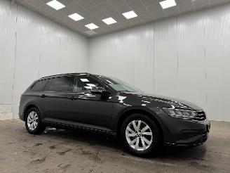 Vaurioauto  passenger cars Volkswagen Passat Variant 1.5 TSI DSG Clima 2020/3