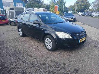 skadebil auto Kia Cee d Cee\'d Sporty Wagon (EDF) Combi 1.6 CVVT 16V (G4FC) [93kW] 2009/3