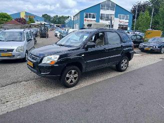 krockskadad bil auto Kia Sportage Sportage (JE) Terreinwagen 2.0 CVVT 16V 4x2 (G4GC) [104kW] 2010/1