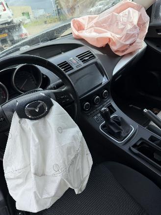 Mazda 3 1.6 navigator picture 5