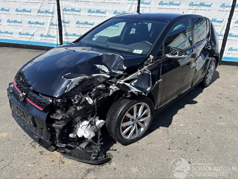 Volkswagen Golf GTI Performance (180kW) DSG
