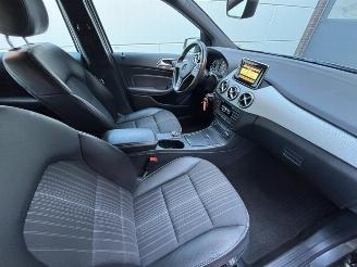 Mercedes B-klasse 180 B 180 Automaat | Half leder | Trekhaak | Bi-Xenon | Cruise picture 15