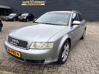 uszkodzony samochody osobowe Audi A4 Automaat - A4 Avant (B6) Combi 2001 / 2005 - 1.8 T 20V Combi/o  Benzine 1.781cc 110kW (150pk) FWD 2001-09/2002-07 (8E5) AVJ 2002/4