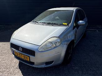 Unfallwagen Fiat Grande Punto Grande Punto (199) Hatchback 2005 -1.2 Hatchback  Benzine 1.242cc 48kW (65pk) FWD 2005-10 (199AXA1; BXA1) 199A4000; EURO4 2006/4