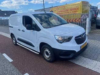 krockskadad bil bedrijf Opel Combo 1.5 CDTI 75KW AIRCO KLIMA SCHUIFDEUR EURO6 2023/5