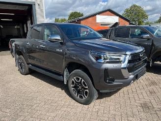 krockskadad bil bedrijf Toyota Hilux 2.8 D-4D 150KW AUTOM. DOUBLE CAB.  KLIMA LEER 4WD 2023/6