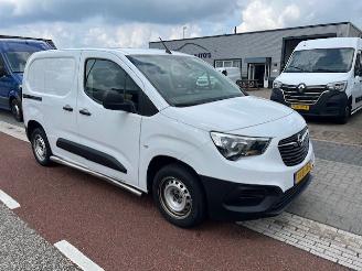 krockskadad bil bedrijf Opel Combo 1.5d 75KW  AIRCO KLIMA SCHUIFDEUR EURO6 2023/2