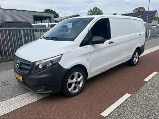 krockskadad bil bedrijf Mercedes Vito 114  CDI 100KW LANG AUTOMAAT MBUX AIRCO KILMA EURO6 2019/11
