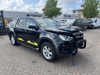 uszkodzony samochody ciężarowe Isuzu D-Max 1.9d 120kw DOUBLE CAB. V-CROSS  AUT. 4WD KLIMA LEER 2021/7