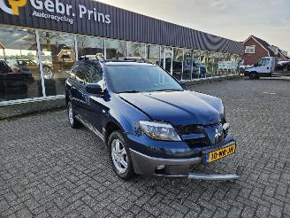 krockskadad bil auto Mitsubishi Outlander 2.4 16V 4x4 SUV  Benzine 2.378cc 118kW (160pk) 4x4 2004/1