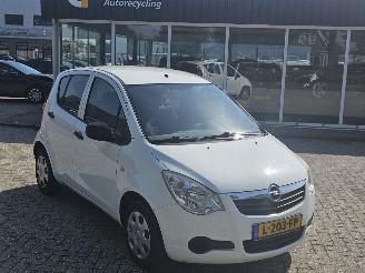 damaged passenger cars Opel Agila 1.0 12V MPV  Benzine 996cc 48kW (65pk) FWD 2011/2