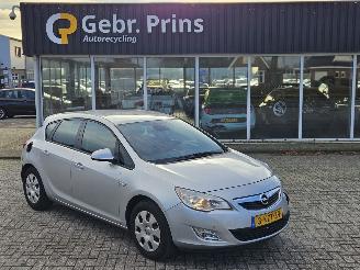 Auto incidentate Opel Astra 1.7 CDTi 16V 110 Hatchback 4Dr Diesel 1.686cc 81kW (110pk) FWD 2011/9