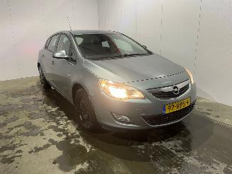 damaged passenger cars Opel Astra 1.4 Turbo 16V Hatchback 4Dr Benzine 1.364cc 88kW (120pk) FWD 2011/6