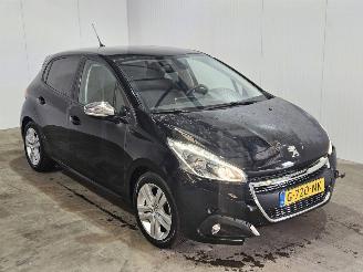 Schadeauto Peugeot 208 1.2 Vti 12V PureTech Hatchback  Benzine 1.199cc 61kW (83pk) FWD 2019/10