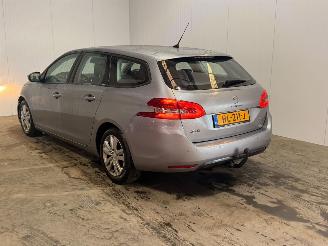 Voiture accidenté Peugeot 308 1.6 BlueHDi 120 Combi/o 4Dr Diesel 1.560cc 88kW (120pk) FWD 2015/11