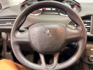 Peugeot 308 1.2 PureTech Access picture 15