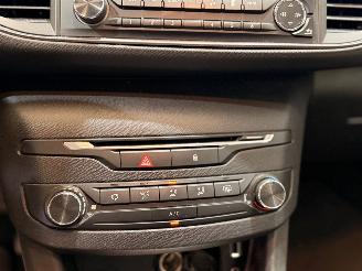 Peugeot 308 1.2 PureTech Access picture 12