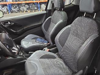 Peugeot 208 1.4 16V Hatchback  Benzine 1.397cc 70kW (95pk) FWD picture 10