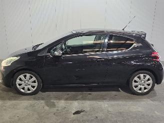 Peugeot 208 1.4 16V Hatchback  Benzine 1.397cc 70kW (95pk) FWD picture 2