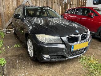 Vaurioauto  passenger cars BMW 3-serie 3-serie Touring -  318d Corporate Lease Executive 2009/11