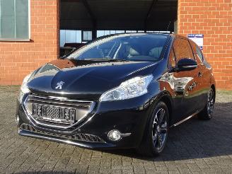 Peugeot 208 1.2i Intuitive, Leer, Navi-MMS, Cruise & Climate picture 2
