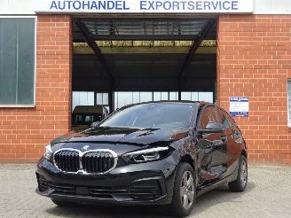 Voiture accidenté BMW 1-serie 118i Advantage 136pk Automaat, Airco, Navi-MMS, Cruise, Lane assist 2024/9