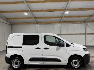 krockskadad bil bedrijf Peugeot Partner 1.2PureTech 81kW  Premium 2021/7